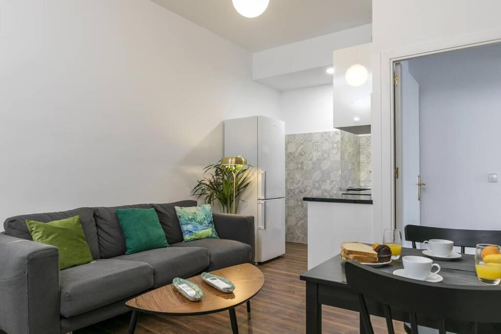 Apartamentos Plaza De Pedro Zerolo I Madrid Eksteriør bilde